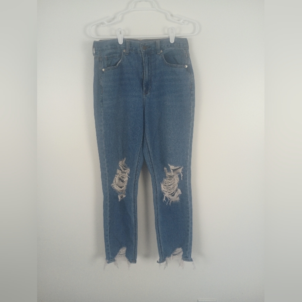 Woman's Pre Owned American Eagle Denim Distressed Blue Jean size 6